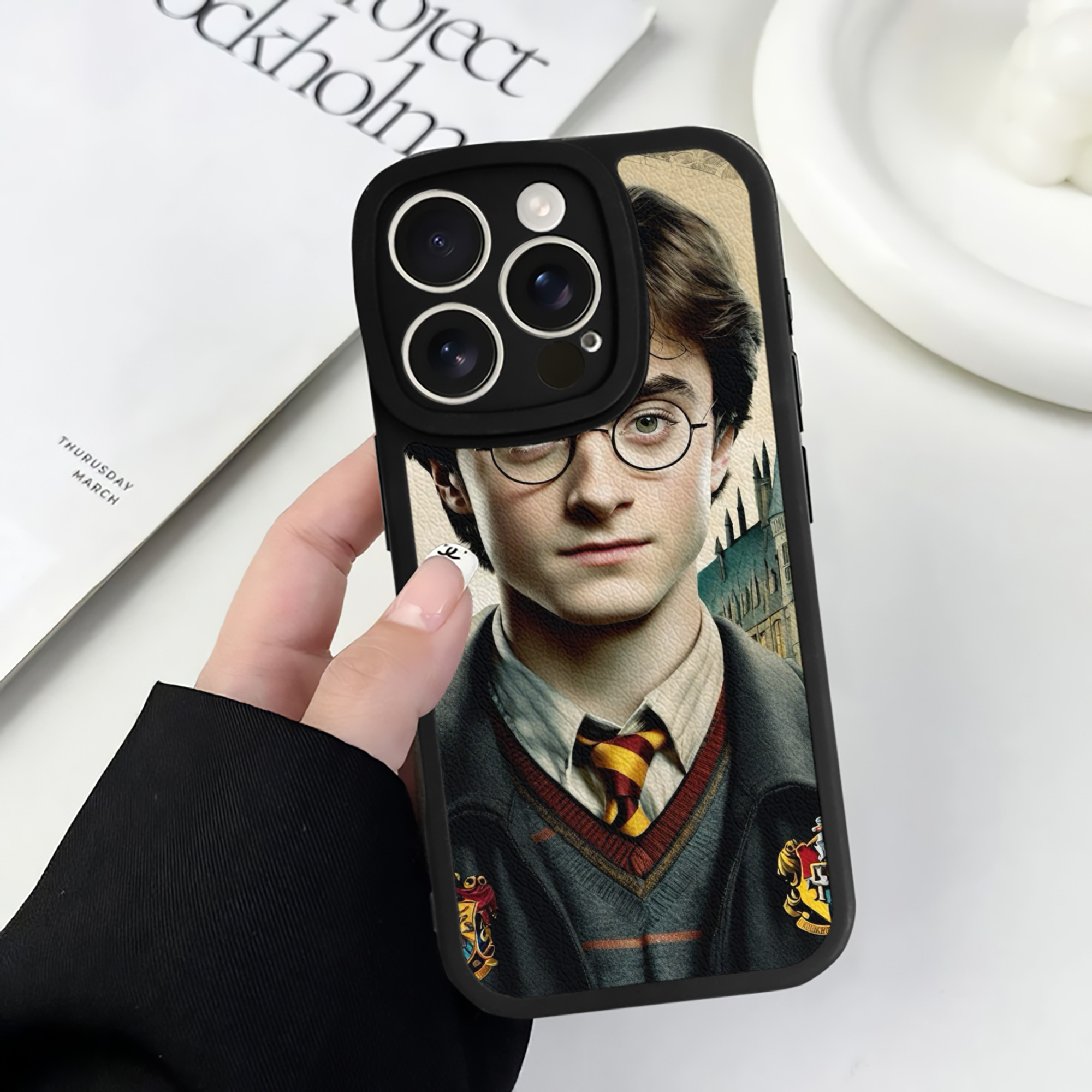 （画像用） Harry Potter ハリー・ポッターシリーズ 【iPhone 16シリーズ対応】シリコンスマホケース（レザー調） 材質：シリコン